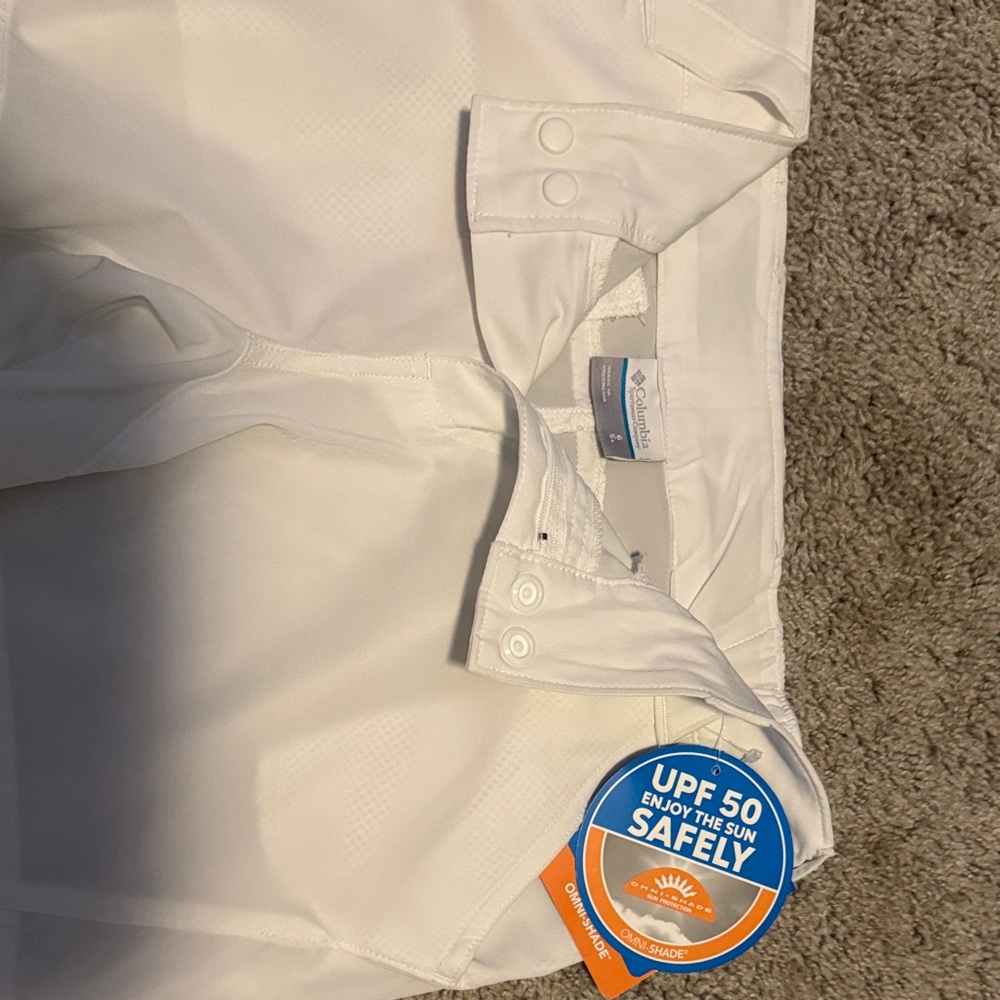 Columbia Women's Athletic White Shorts sz 6, Ins. 5” - Picture 4 of 4